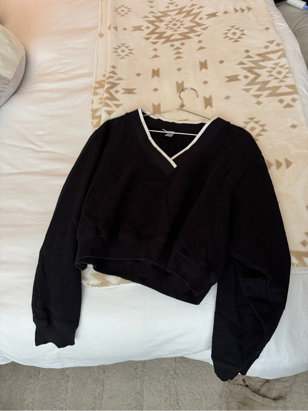 PINK Black V-Neck Cropped Sweatshirt with White Trim Size L